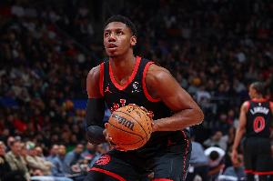 五大联赛-全面表现！巴雷特半场14中7&amp;三分5中2砍19分4板5助 正负值+16