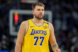 A-史密斯谈东契奇瘦身：是好事 但真正能体现改变的是无球和防守