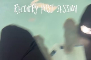 注册入口-冰凉体验詹姆斯自拍晒泡冷水浴：训练后的恢复