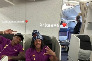 开启亚洲行！巴德吉社媒晒乘坐飞机照片，拉什福德、孔德入镜