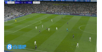 迷惑操作！厄德高禁区前得球没人防，出球直接被库尔图瓦抱住
